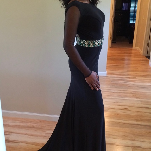 Black, Long-sleeved Evening Gown - Picture 2 of 3